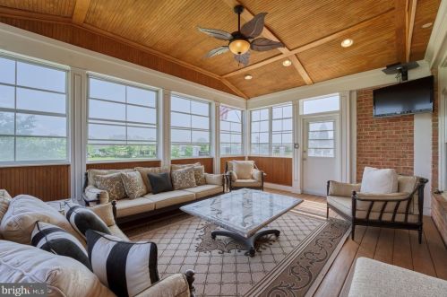 43527 Butler Pl, Leesburg VA 20176-7428 exterior