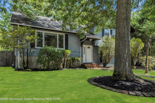 955 Hearthstone Dr, Lakewood NJ  08701-5513 exterior