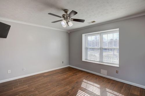 1052 Hampshire Pl, Florence KY  41042-9351 exterior