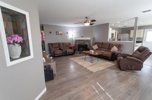 5128 Cliff Oaks Dr, Fort Worth TX  76179-2394 exterior