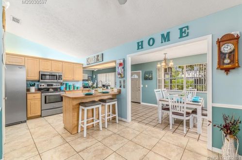 381 Gulfstream Ave, Fort Pierce FL  34983-1218 exterior