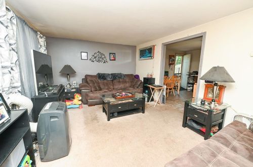 17 English Range Rd, Derry NH 03038-5323 exterior