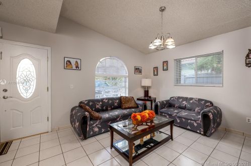 3153 70th Ter, Hialeah FL  33018-5272 exterior