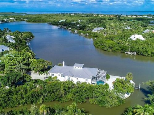 2444 Harbour Ln, Sanibel, FL 33957-2029