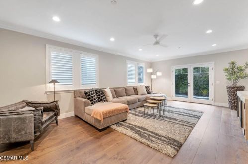 820 Mandalay Bch Rd, Oxnard CA 93035-1078 exterior