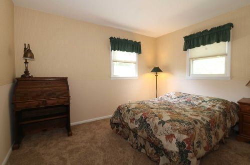 16 Gilbert Dr, Hyde Park NY  12538-2404 exterior