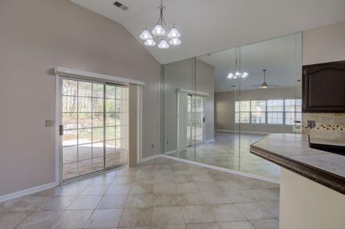 1052 Hampshire Pl, Florence KY  41042-9351 exterior