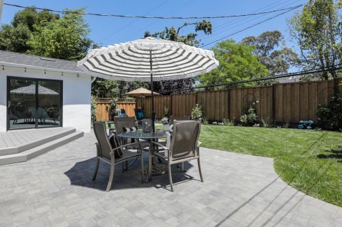2749 Delaware Ave, Redwood City CA  94061-3218 exterior