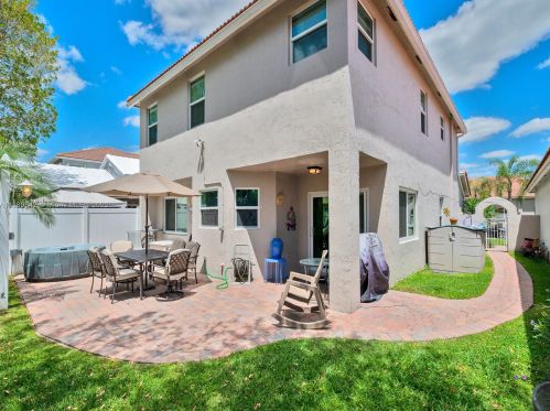 348 107th Ave, Hollywood FL  33026-4068 exterior