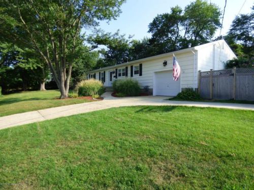 12 Pearce Ave, Tinton Falls, NJ 07724-1712