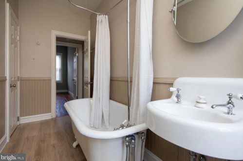 28 Manheim St, Philadelphia PA  19144-2943 exterior