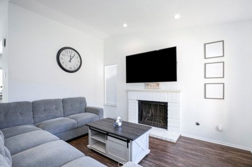 25776 Covala Ct, Santa Clarita CA  91355-2262 exterior
