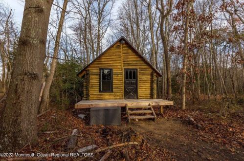 220 Long Swamp Rd, Plumsted Township NJ  08533-2028 exterior