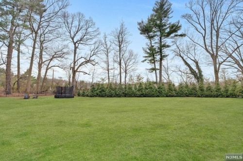 19 Duck Pond Rd, Demarest NJ  07627-2305 exterior