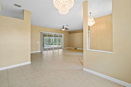 1698 Mockingbird Dr, Fort Pierce FL  34986-2045 exterior