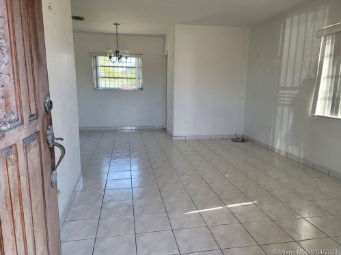 930 40th St, Hialeah, FL 33013-2831