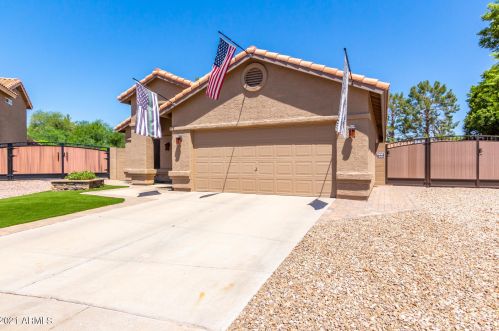 1272 Spire Ct, Chandler, AZ 85224-3979