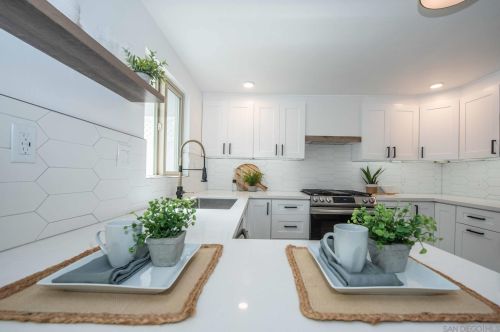 1704 Ebers St, San Diego CA  92107-3504 exterior