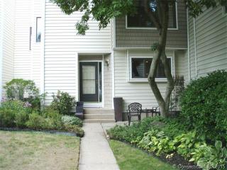 8 Currier Ct, Cheshire, CT 06410-1454