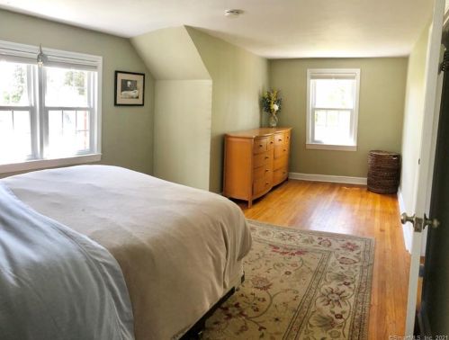 32 View St, Manchester CT  06040-4306 exterior