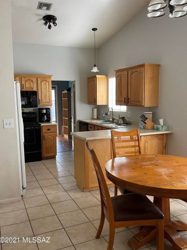 213 Jacs Pl, Tucson, AZ 85748-3447