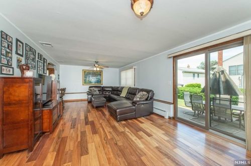 43 Elmhurst St, Elmwood Park NJ  07407-1320 exterior