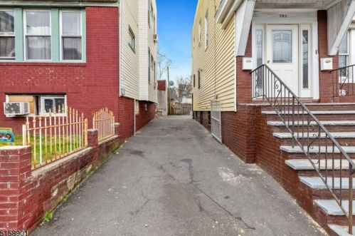 721 18 Ave, Irvington NJ 07111-3712 exterior