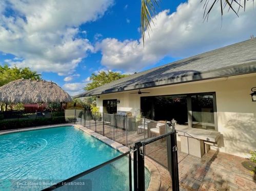 1630 118th Ter, Hollywood FL  33026-2546 exterior