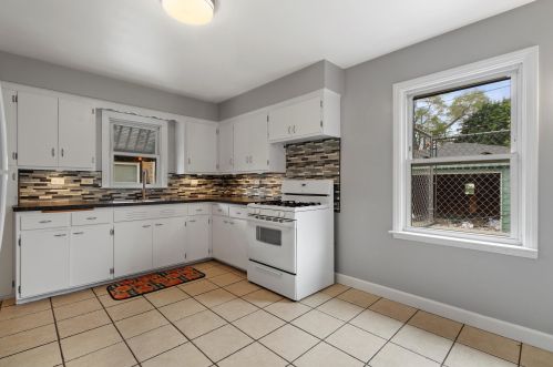 7704 22nd Ave, Kenosha, WI 53143-5719