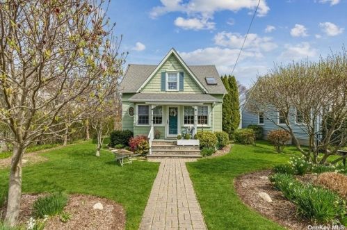46 Hillside Pl, Northport, NY 11768-1912