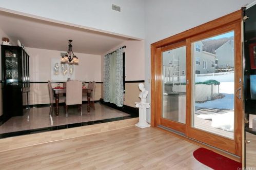 27 Larkin Ln, Garnerville NY  10923-1536 exterior