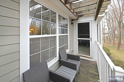 1422 York St, Mahwah NJ  07430-3268 exterior