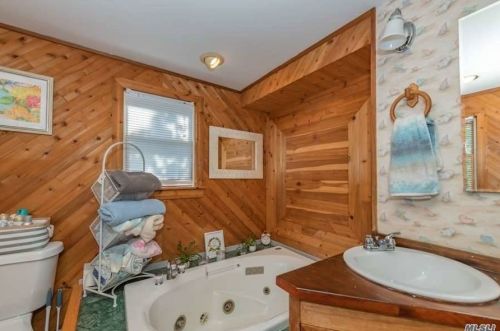 1385 Old Shipyard Ln, Southold NY  11971-1539 exterior