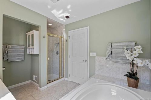 179 Woodlands Dr, Tuxedo Park NY  10987-4803 exterior