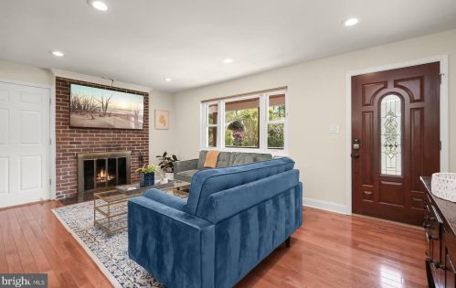 3248 Brandy Ct, Falls Church VA  22042-3704 exterior