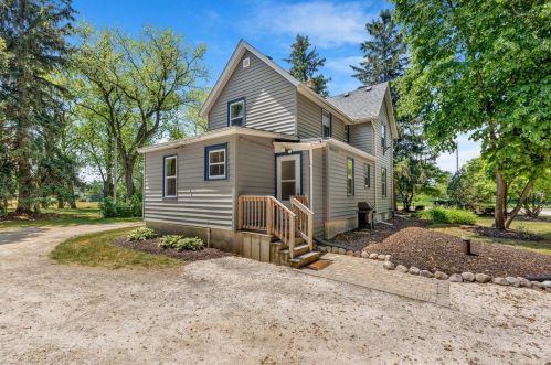 10612 Cedarburg Rd, Thiensville, WI 53092-4406