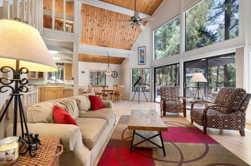 17915 Rollins View Dr, Grass Valley, CA 95945-9667