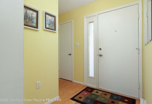 11 Yorkwood Dr, Bricktown, NJ 08723-7805