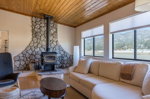 614 Fairway Blvd, Big Bear City, CA 92314