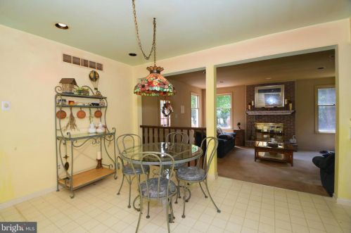 86 Wood Dr, Southampton PA  18966-2214 exterior