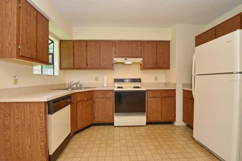 1070 Algoma St, Deltona, FL 32725-8306