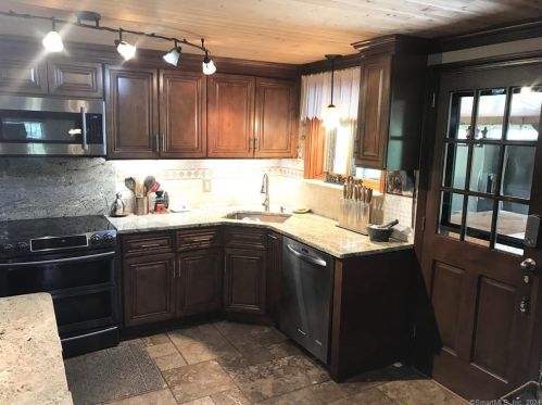 713 Grant Hill Rd, Coventry, CT 06238-1155
