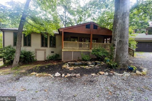 360 Featherbed Ln, Hedgesville, WV 25427-6206