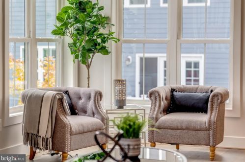 6580 Brooks Pl, Falls Church VA  22044-1105 exterior