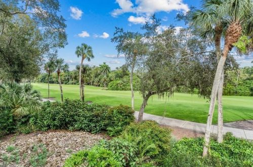 107 Clubhouse Dr, Naples, FL 34105-2909