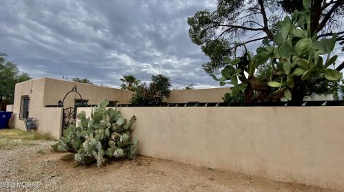 2601 Forgeus Ave, Tucson, AZ 85716-2107