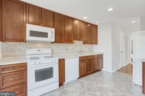 7769 Asterella Ct, Springfield VA  22152-3133 exterior