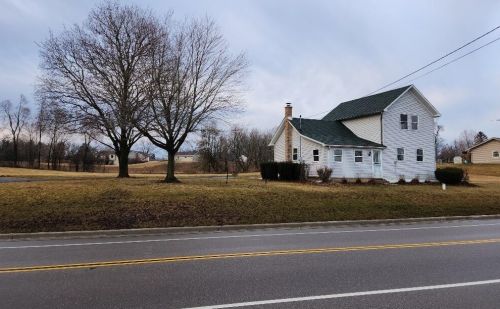 35601 Bassett Rd, Twin Lakes, WI 53181-9117