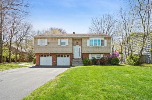 1753 Clover Rd, Mohegan Lake, NY 10547-1200