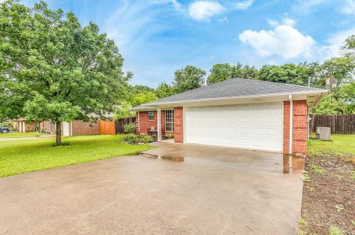 320 Cherry St, Weatherford, TX 76086-4550